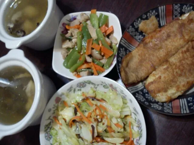 香菇雞湯 炒高麗菜豬肉炒青椒 香煎鯛魚|liyunさん