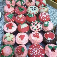 Snapdishの料理写真:Christmas cupcakes|Inta Grunskaさん