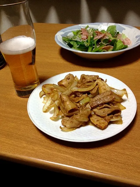 焼き肉とビールとサラダ|パコダテ人さん