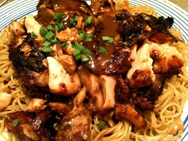 Egg noodles with Chicken in Red sauce.|Eveさん