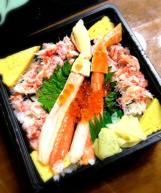 Snapdishの料理写真:かに&いくらちらし寿司弁当|lalaさん