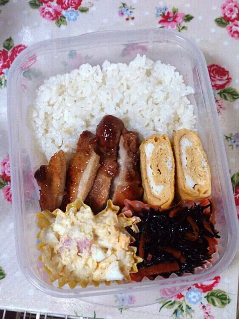 Snapdishの料理写真:照り焼きチキン弁当|マリノさん