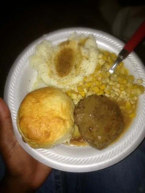 Chopped steak .... Corn... Mash ... Homemade biscuits|nickey featherさん