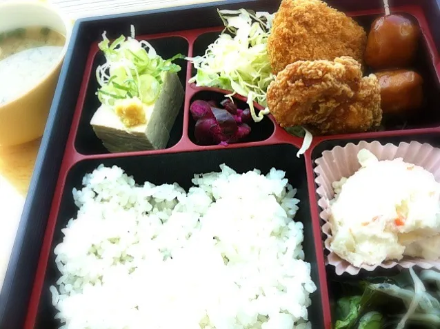 本日のランチ。幕の内弁当(480円)|JTKさん