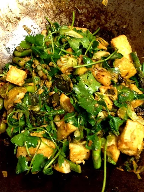 Tofu stir fry w/ brussels, asparagus, cilantro & jalapeño|andrew franciscoさん