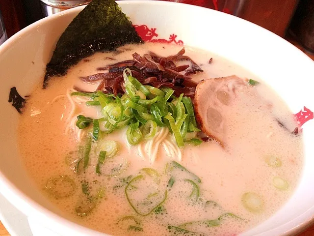 Snapdishの料理写真:とんこつラーメン|こんどう かずゆきさん