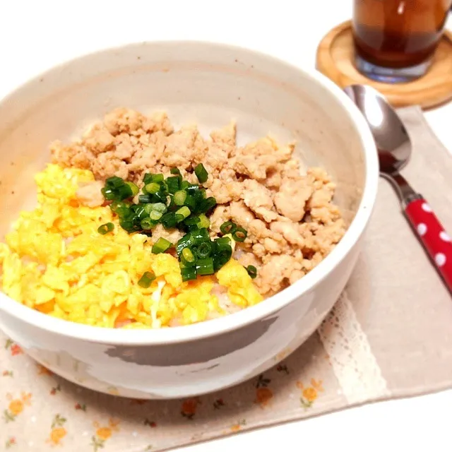 彼の手作り！鶏そぼろ丼◎|tomoeさん