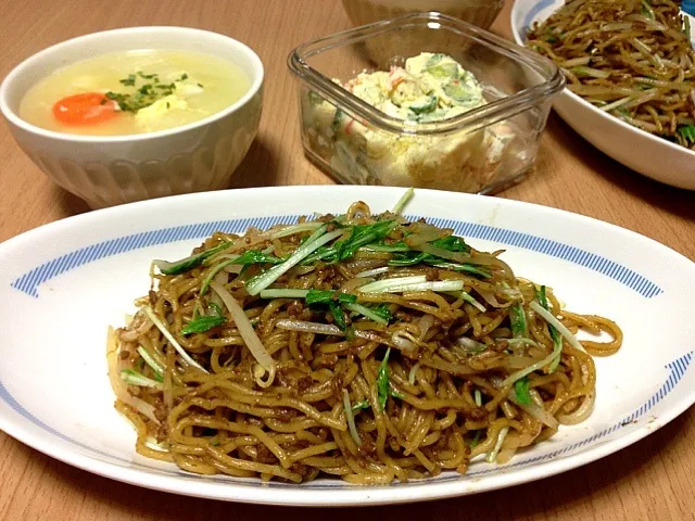 超手抜き焼きそばと残り物でごはん|こんこんさん