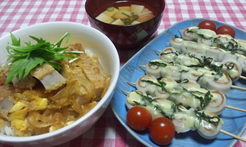 カツ丼、ちくわ大葉チーズ焼き、お吸い物(豆腐･えのき･蒲鉾･青ねぎ)|まあるさん