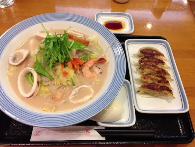 リンガーハット(海鮮とくちゃんぽん餃子セット)|とっしーさん