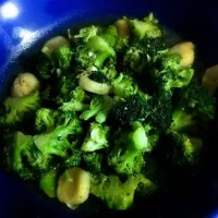 Snapdishの料理写真:Scallop Broccoli|joyce limさん