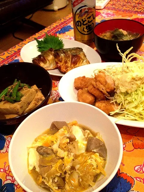 鶏とコンニャクの煮物卵とじ。高野豆腐といかなごの煮物。鶏の唐揚げとポテトサラダ。鯖の塩焼き。先日の鍋の余りで豚汁。|naoさん