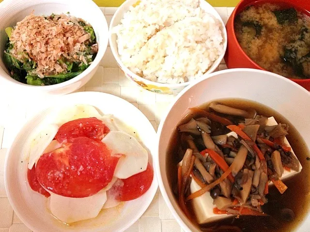 菜の花のおひたし
きのこのあんかけ豆腐柚子胡椒味
かぶとトマトのマリネ
ワカメの味噌汁
玄米入りごはん|こなつさん