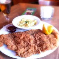 Snapdishの料理写真:Wiener Schnitzel|Shinya Kawanaさん