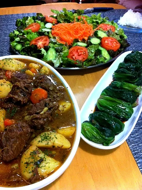 Carne de panela, Espinafre, salada|lucia inoueさん