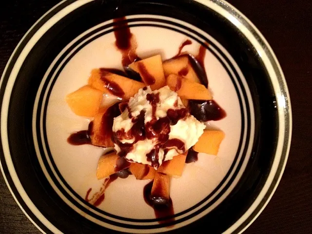 Cantaloupe with whipped cream, agave and chocolate syrup|Hermioneさん