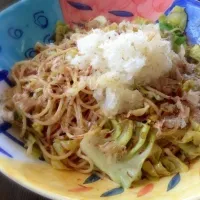 Snapdishの料理写真:キャベツとコンビーフのスパゲティ。|Supertrackさん