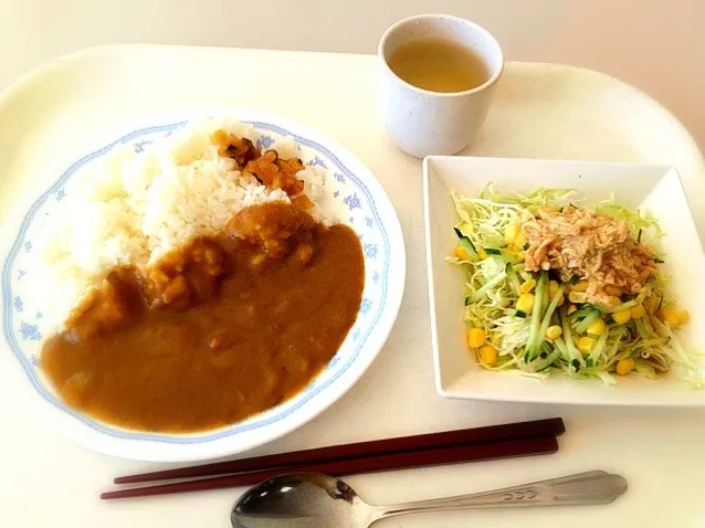 学食♬ カレーとサラダで330円♡|よしさん