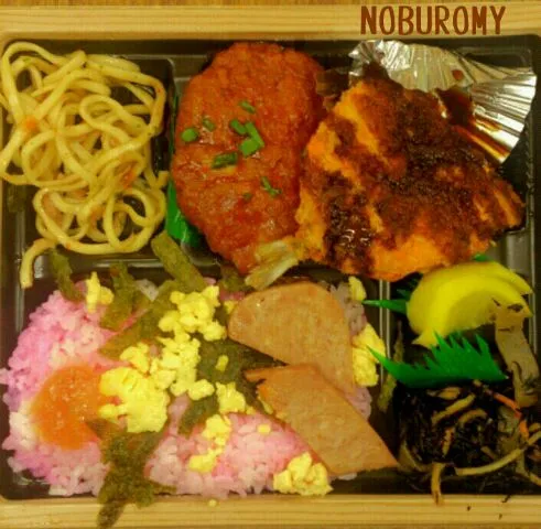 Snapdishの料理写真:ハンバーグ弁当|NOBUROMYさん