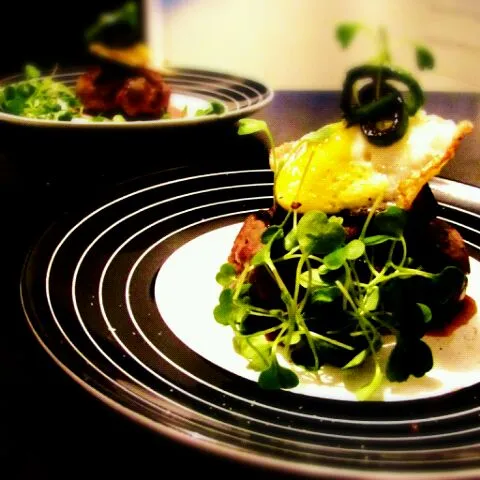 filet of beef with quail egg and micro arugula|Thomas Gray Eastinさん