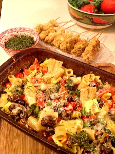 Chicken sticks with fresh pesto and pasta primavera.|amyさん