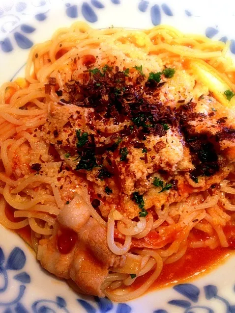 豚バラと焦がしネギのトマトソースパスタ🎶|あいさん