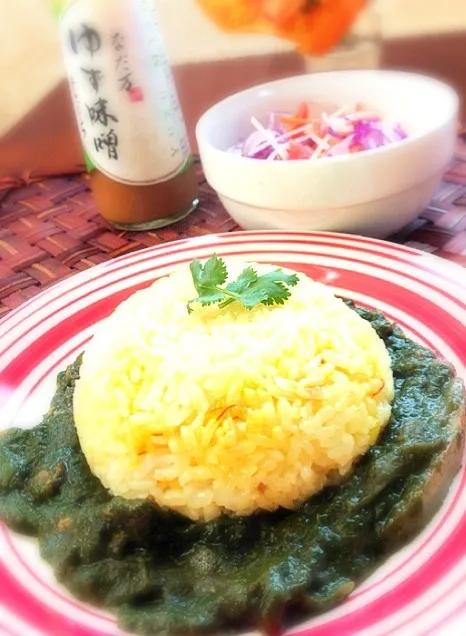 Snapdishの料理写真:Saffron rice and spinach curry of beef🌿牛肉のほうれん草カレー&サフランライス|🌈Ami🍻さん