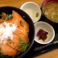 サーモン丼♪♪♪|こむぎちゃんさん