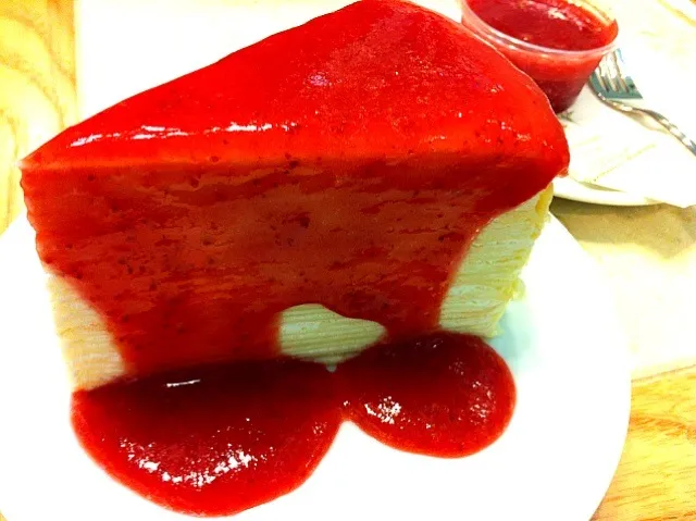 Strawberry crepe cake|Issara. 🍴さん