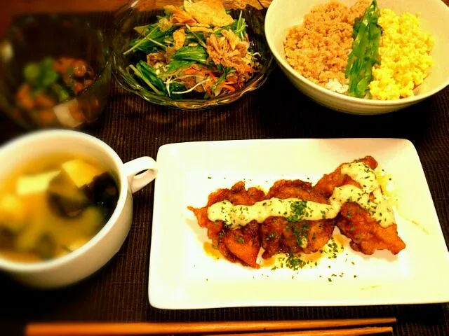 Snapdishの料理写真:チキン南蛮と三色そぼろ丼☆|かなさん