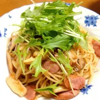 水菜とウインナーのバター醤油パスタ|あやぐまこさん