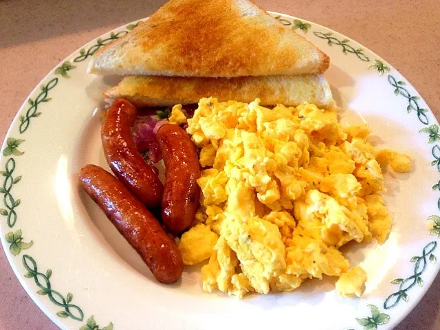 Scrambled egg toast and sausage!|Len R Ortegaさん