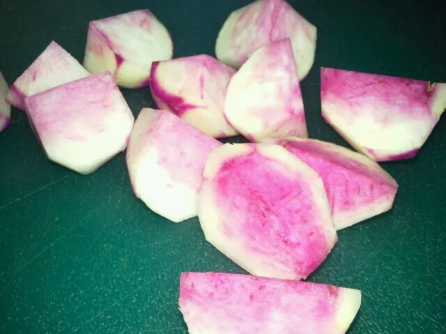 Turnips peeled and quartered.|teresa murphyさん