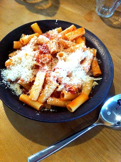 Rigatoni tomato parmesan|Thomas Bertrandさん