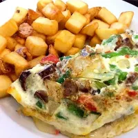 Snapdishの料理写真:Omelet with veggies and sausages and home fries|Yu Tamuraさん