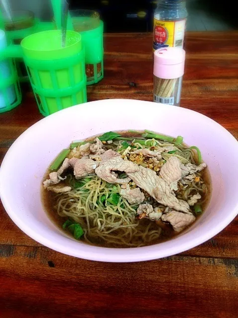 バンコクの屋台でバミー（ラーメン）|のりさん