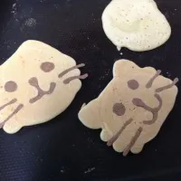 Snapdishの料理写真:お絵描きホットケーキ|母さんたぬきさん