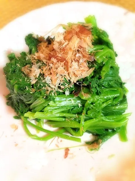 Snapdishの料理写真:boiled spinach eaten with soy sauce✨ほうれん草のお浸し by chef hubby|🌈Ami🍻さん