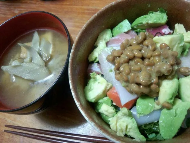 ネバネバ海鮮丼♪|はぎのつきさん