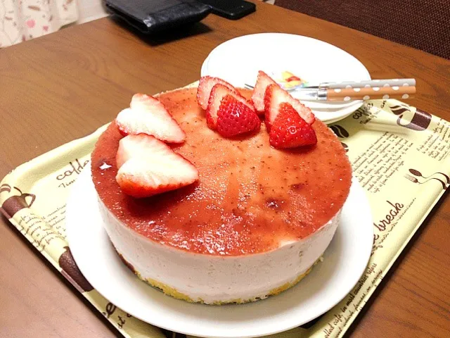 Snapdishの料理写真:苺のヨーグルトムースケーキ|みきさん