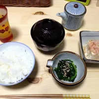 Snapdishの料理写真:ほうれん草のゴマ和え、冷奴、なめこと豆腐の味噌汁、チキボン、|けーこさん