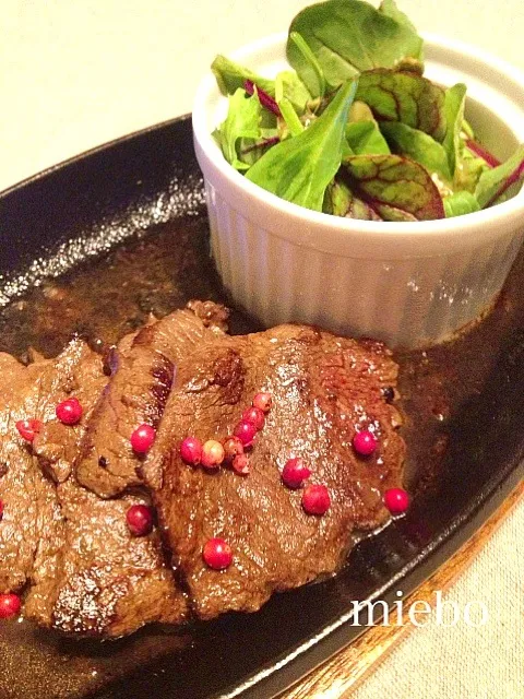 Snapdishの料理写真:鹿肉のステーキ ケンタロソースw|MIEKO 沼澤三永子さん