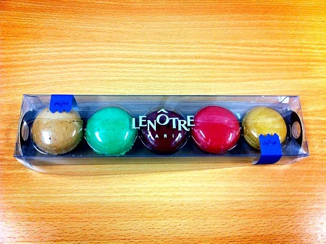 Macaron from LeNôTre. Personally, I like Mandarin Orietal.|Nitny Luizさん