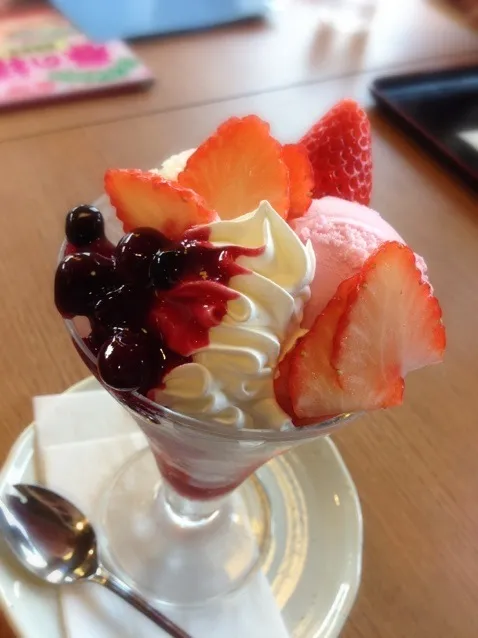 ベリーベリーパフェ♡|sheiraさん