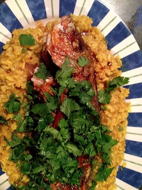 Whole fried fish with coconut risotto and shitake mushrooms|Aaron Borchertさん