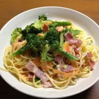 ブロッコリーとニンジンのクリームパスタ|ちはるさん