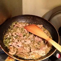 Snapdishの料理写真:豚肉と豆苗のワインビネガー煮込み  成功！|リリさん