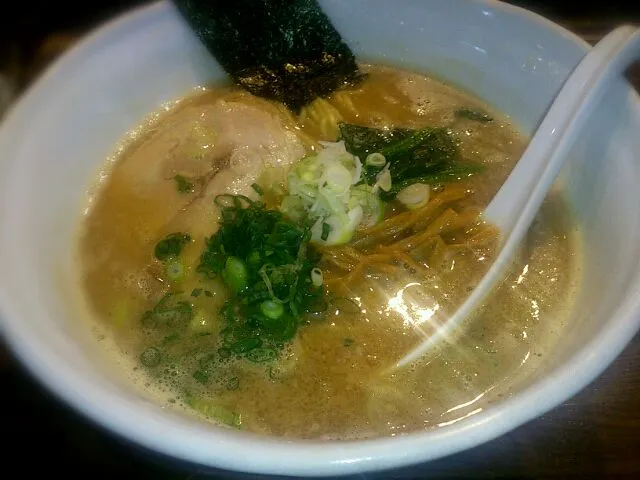 ラーメン チキュウ 醤油ラーメン|アキオパパさん