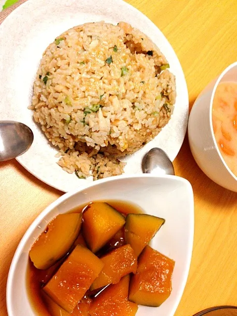 Snapdishの料理写真:鶏ハムチャーハン、かぼちゃの煮物、大根人参お味噌汁|ちゅこさん