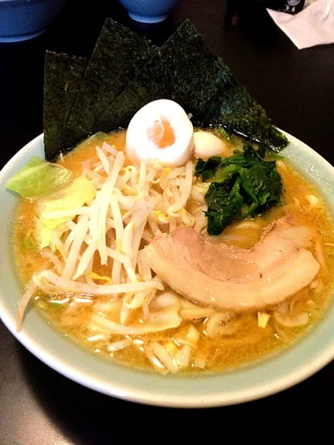 壱六家 とんこつ味噌ラーメン 味玉サービス♪|りさ〜ぬさん